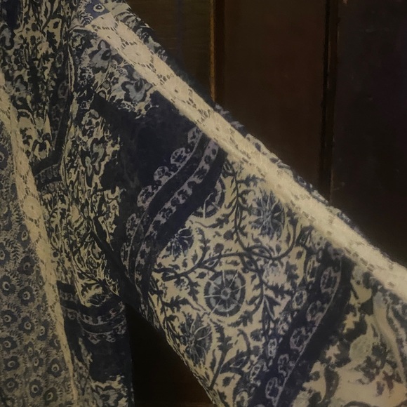 CB Casual Navy and Cream Blouse. Lightweight - Picture 2 of 3